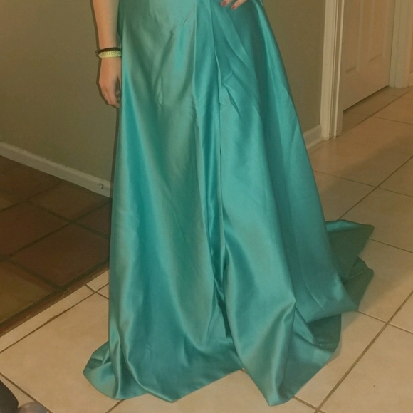 Prom dress - Picture 2 of 4